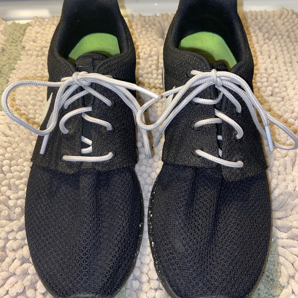 Nike Roshe - Picture 2 of 4